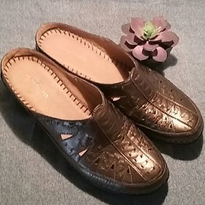 Easy Spirit Women's  Dressy slips Size 10